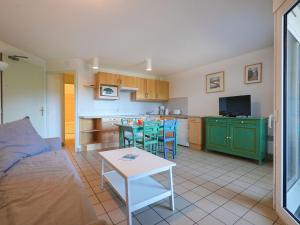 Cuina o zona de cuina de Apartment Village Cheval Spa Résidences-5 by Interhome