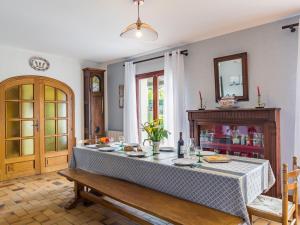 Restaurace v ubytování Holiday Home Villa Rocuet by Interhome