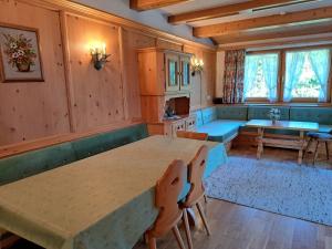 A seating area at Holiday Home Ragusa by Interhome