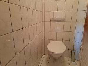 A bathroom at Holiday Home Ragusa by Interhome