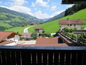 A general mountain view or a mountain view taken from the holiday home