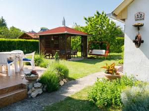 Vonkajšia záhrada v ubytovaní Holiday Home Pergola by Interhome