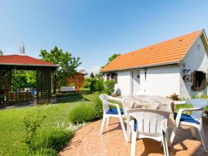 Vonkajšia záhrada v ubytovaní Holiday Home Pergola by Interhome