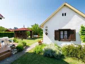 Vonkajšia záhrada v ubytovaní Holiday Home Pergola by Interhome