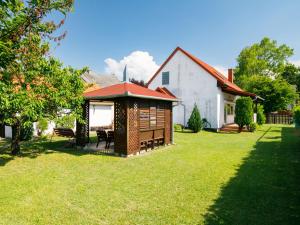 Vonkajšia záhrada v ubytovaní Holiday Home Pergola by Interhome