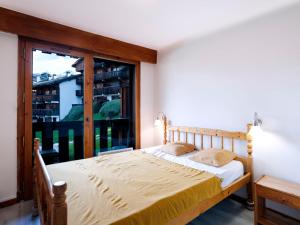 Posteľ alebo postele v izbe v ubytovaní Apartment Les G'rets-12 by Interhome