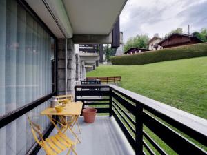 Ogród w obiekcie Apartment Le Nerey-2 by Interhome