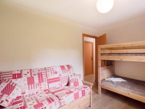 Łóżko lub łóżka w pokoju w obiekcie Apartment Le Nerey-2 by Interhome