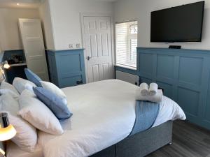 a bedroom with a bed with two towels on it at Marina Studio in Irvine