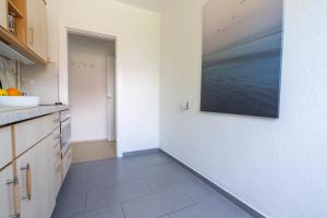 Kuchyň nebo kuchyňský kout v ubytování 2 Zimmer Ferienwohnung Am Hafen
