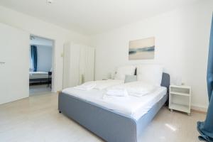 Postel nebo postele na pokoji v ubytování 2 Zimmer Ferienwohnung Am Hafen