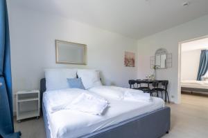 Postel nebo postele na pokoji v ubytování 2 Zimmer Ferienwohnung Am Hafen