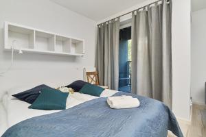 Posteľ alebo postele v izbe v ubytovaní Central SouthStar Apartments - Gwiaździsta - FREE PARKING by Noclegi Renters