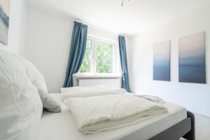 Postel nebo postele na pokoji v ubytování 2 Zimmer Ferienwohnung Am Hafen