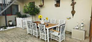 En balkon eller terrasse på Camere de inchiriat La Locanda + 34 billeder