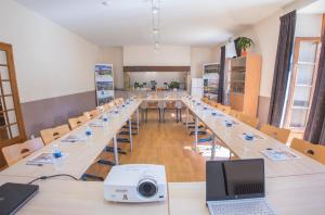 Konferenční prostory v ubytování L'HÔTEL DES BAINS - Salles-la-Source