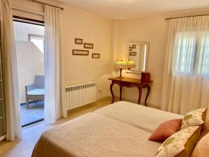 Łóżko lub łóżka w pokoju w obiekcie Home2Book El Encanto La Laguna Centro Histórico