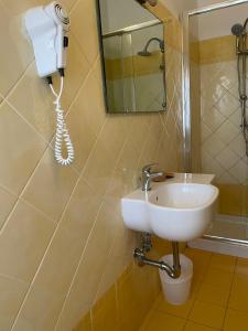 Koupelna v ubytování Hotel Helvetia