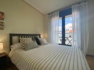 Llit o llits en una habitació de Oviedo Soja City apartamento a minutos del centro
