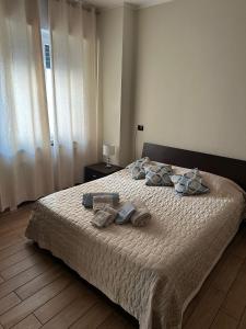 a bedroom with a bed with towels on it at Luxury center appartment in Novi Ligure