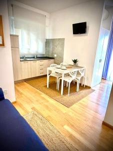 Kuchyň nebo kuchyňský kout v ubytování Conero casa- Marcelli di Numana in Via Litoranea 178 Fronte Mare con Pass Parcheggio Gratuito