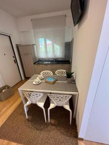 TV a/nebo společenská místnost v ubytování Conero casa- Marcelli di Numana in Via Litoranea 178 Fronte Mare con Pass Parcheggio Gratuito