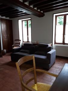 Khu vực ghế ngồi tại L epicerie