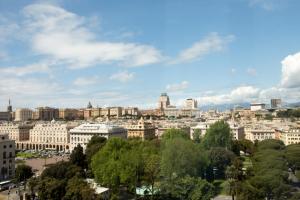 una vista sulla città di Londra in una giornata nuvolosa di Starhotels President a Genova