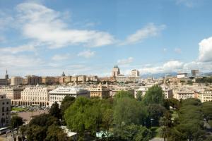 a view of the city of london on a cloudy day at Starhotels President in Genova