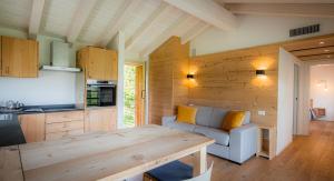 a kitchen and living room with a table and a couch at Ca' del Biss in Caenere