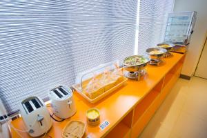 a counter with a bunch of food on it at Yung An Business Hotel in Dounan
