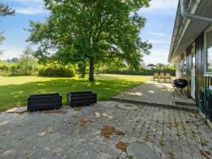 Zahrada ubytování Holiday Home Elly - 1km from the sea by Interhome