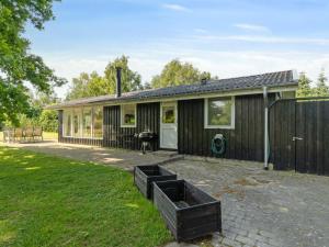 Zahrada ubytování Holiday Home Elly - 1km from the sea by Interhome