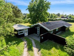 Zahrada ubytování Holiday Home Elly - 1km from the sea by Interhome