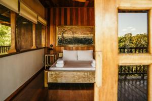 a bed on the balcony of a house at Bambuda Lodge in Bocas Town +17 photos