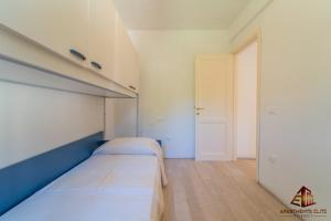 a bedroom with two beds and a closet at Porto Rotondo Central House in Porto Rotondo