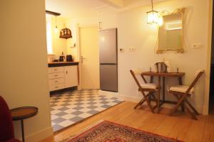 Kuchyň nebo kuchyňský kout v ubytování B&B Bureau Warmoesstraat