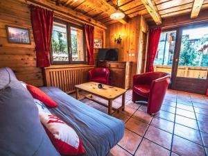 Zdjęcie z galerii obiektu Appartement rénové dans chalet savoyard - proche des pistes, balcon, animaux admis - FR-1-502-355 w mieście Tignes