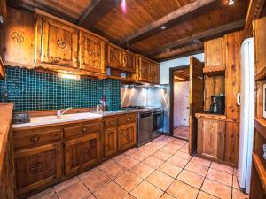 Zdjęcie z galerii obiektu Appartement rénové dans chalet savoyard - proche des pistes, balcon, animaux admis - FR-1-502-355 w mieście Tignes