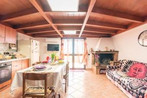 A kitchen or kitchenette at Vista Sul Pan di Zucchero - Terrazza vista mare a Nebida