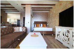 Postel nebo postele na pokoji v ubytování Luxury Seafront Suite Fabri