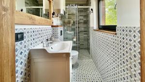 Koupelna v ubytování Kaszuby Camp