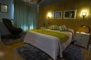 Postel nebo postele na pokoji v ubytování Aguamarina SPA Azagalla Rural + 5 fotografií