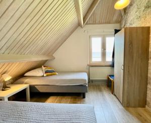 Ένα ή περισσότερα κρεβάτια σε δωμάτιο στο Vakantiehuis de Schelp