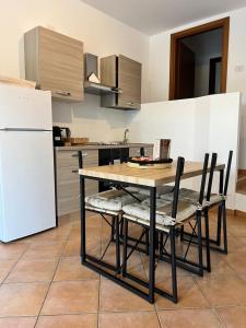 Kuchyň nebo kuchyňský kout v ubytování 85 mjka house free parking COMO