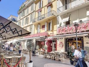 Снимка в галерията на 1 bedroom Palais Hoche Cannes 5 mins from the Croisette Cannes Riviera 226 в Кан