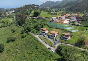 an aerial view of a house on a hill at Casa vacacional Ris in Duyos