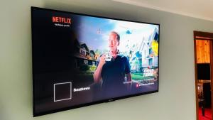 a flat screen tv hanging on a wall at Pod Świerkami in Boszkowo