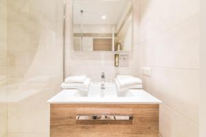 Hotel Brin d'Azur - Saint Tropez客房内的一张或多张床位
