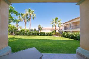 Hotel Brin d'Azur - Saint Tropez外面的花园
